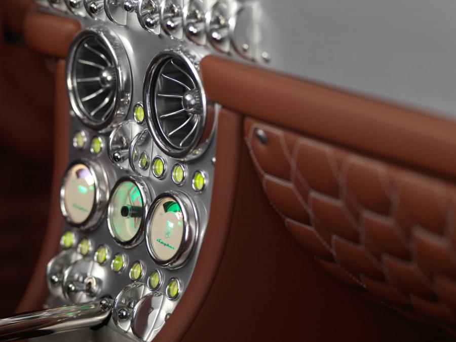Детали интерьера Spyker C8 Preliator Concept (255) 2016 года  (фото 14 из 21)